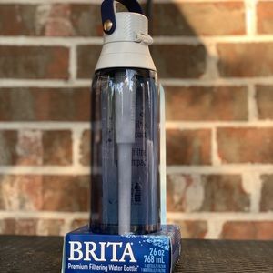 (NWT) Brita Premium Filtering Water Bottle